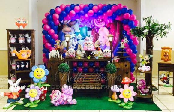 Aluguel Decoração Festa Infantil Alice no País das Maravilhas